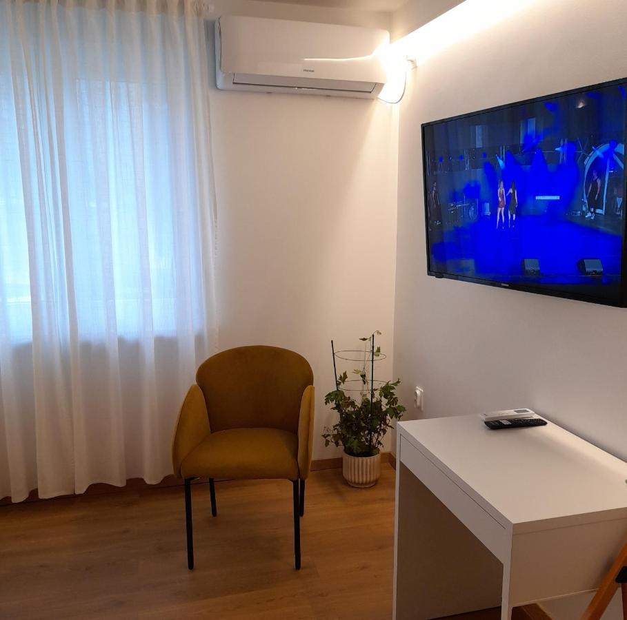 Studio Apartman Four Pearls Karlovac Exteriör bild