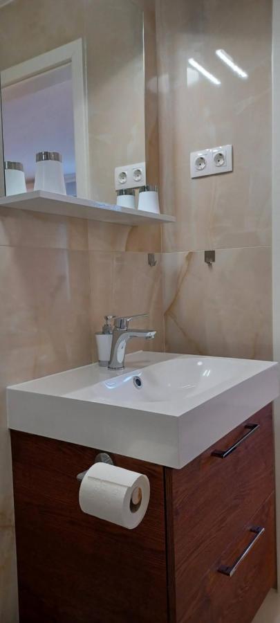 Studio Apartman Four Pearls Karlovac Exteriör bild